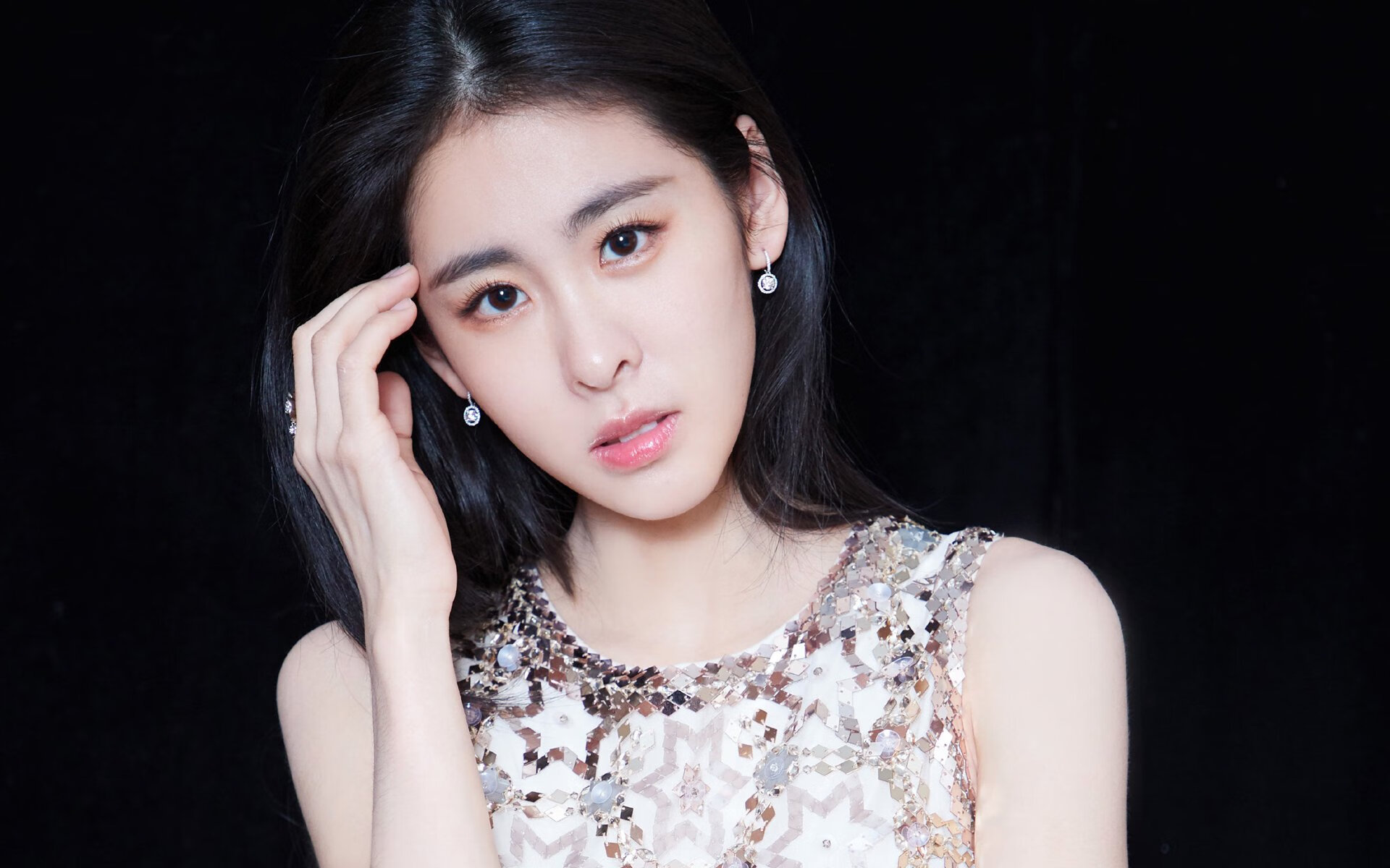 草地网球公开赛:经典与现代的交锋,草地网球适合上网的战术策略