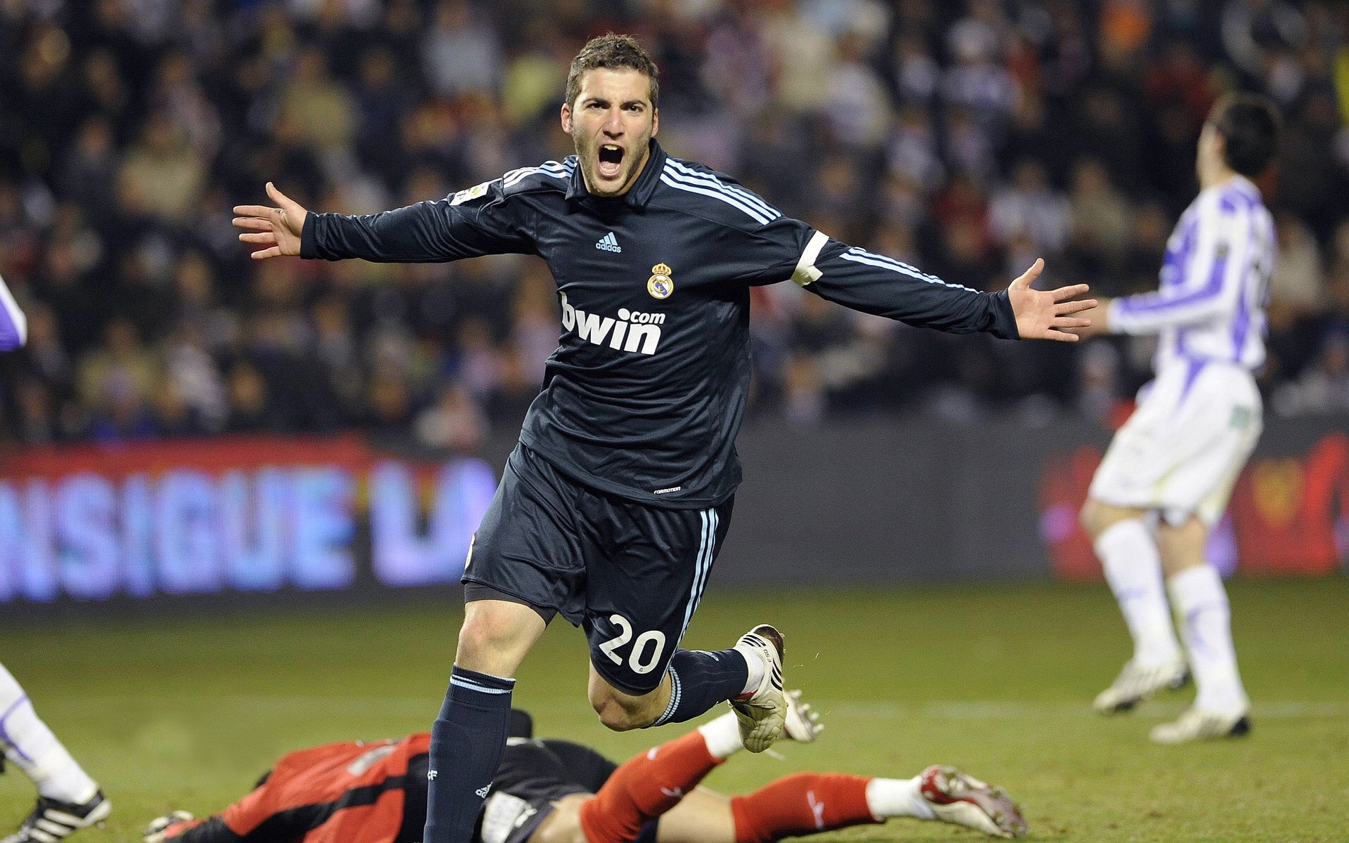 “金牛区城北体育馆：运动舞蹈赛，动感舞步与精湛技巧相结合，挑战自我极限！”